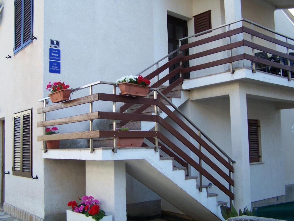 Apartments Sestan 诺瓦利娅 外观 照片